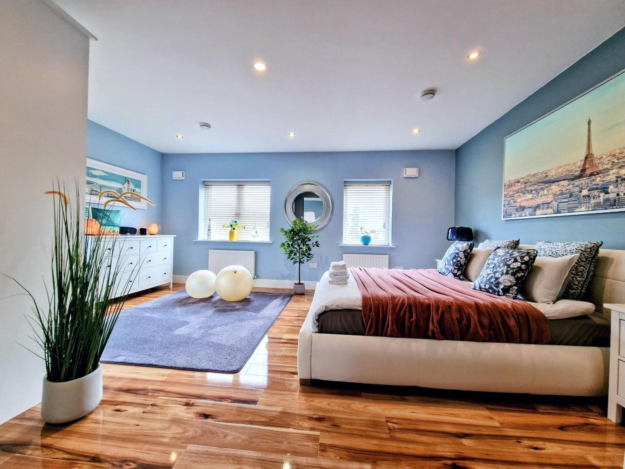 Master Bedroom With Ensuite 卢坎 外观 照片